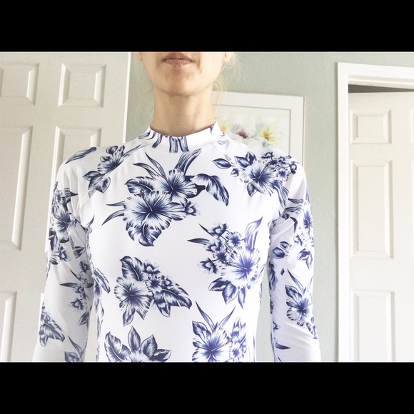 Long sleeve one piece Swimsuit - Picture 8 of 14